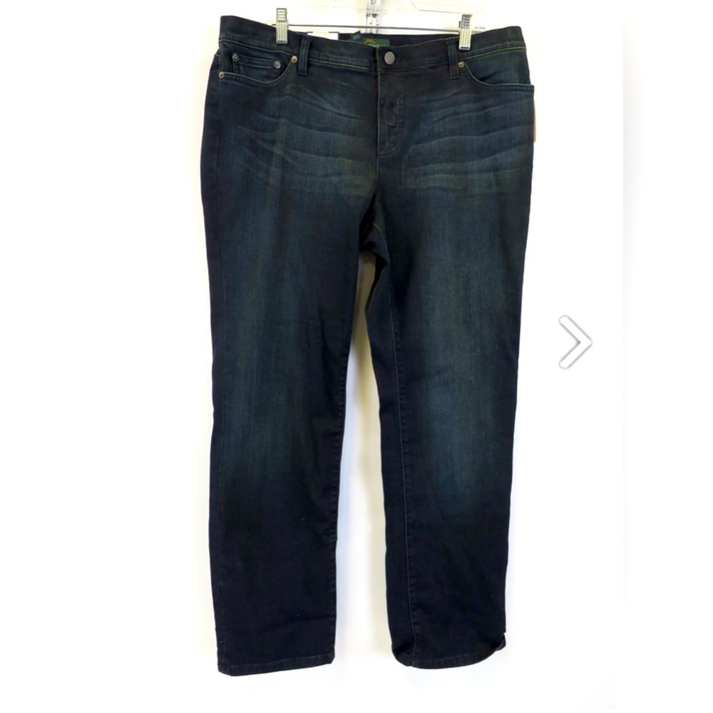 Ralph Lauren
Slimming Modern Jeans
Blue
: Women
Size: 16
32" Length
New with tag